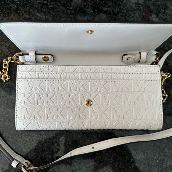Michael Kors White Shoulder Bag with Gold Accents - Picture 3 of 6